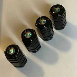 BMW black Valve caps.